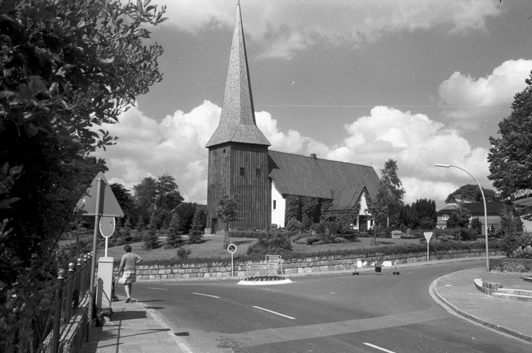 Datei:Kirche Flintbek 1972 Sig 53273 StAK-Magnussen.png