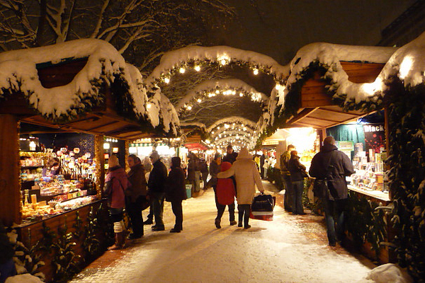 Datei:Weihnachtsmarkt 2010.png