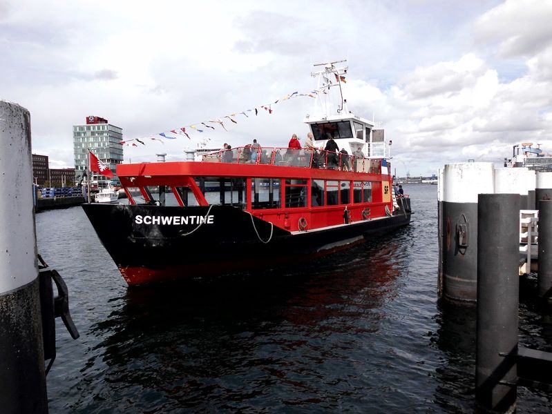 Datei:Faehre Schwentine.jpg