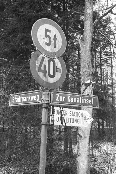 Datei:Zur Kanalinsel Ecke Stadtparkweg Sign-Nr 42617.jpg