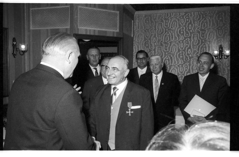 Datei:Verdienstkreuz Gonsior 1965.jpg