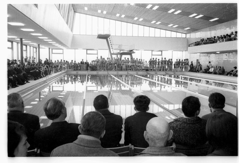 Datei:Einweihung Schwimmhalle Gaarden 1965.jpg