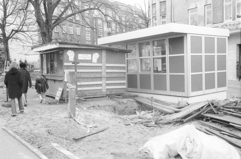 Datei:Kiosk Hoffmann alt und neu 1976.jpg