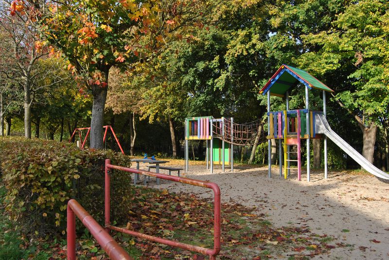 Datei:Spielplatz Tauernweg.JPG