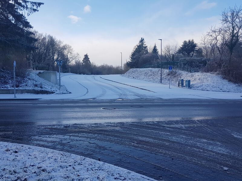 Datei:Ernst-Möller-Straße von Projensdorfer Straße.jpg