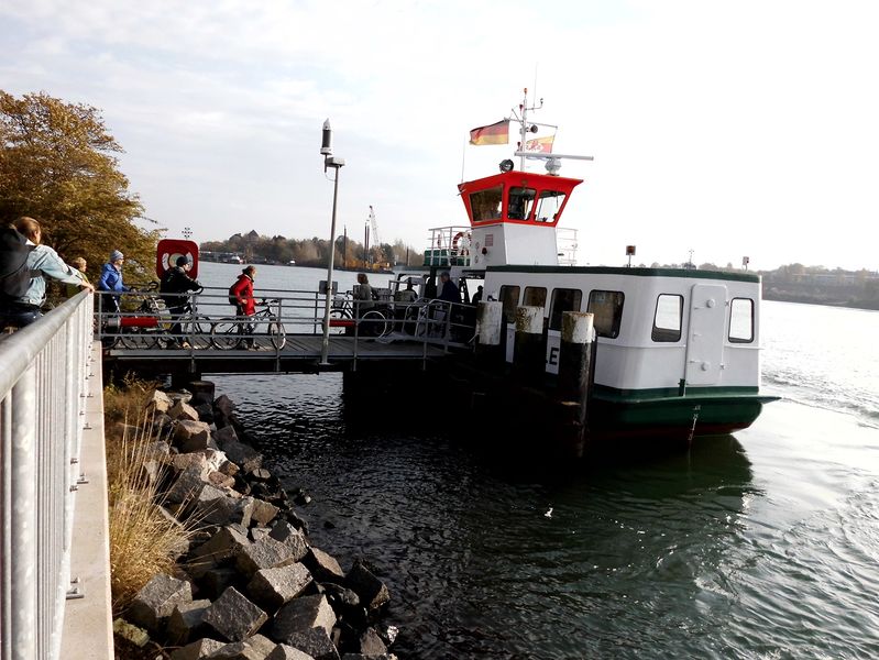 Datei:Adler Holtenau.jpg