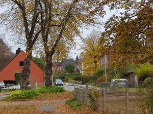 Hasseer Straße Richtung Bahnübergang.jpg