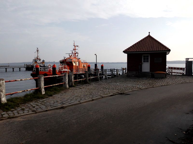 Datei:Lotsenversetzstation Holtenau.jpg