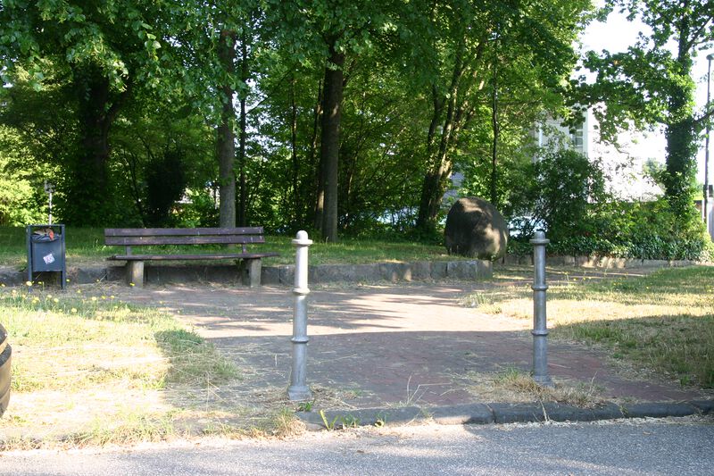 Datei:Friedrich-Karl-Gotsch-Platz von Süden.jpg