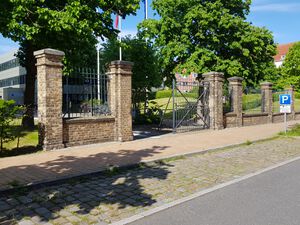 Mauerrest Marinegefängnis.jpg