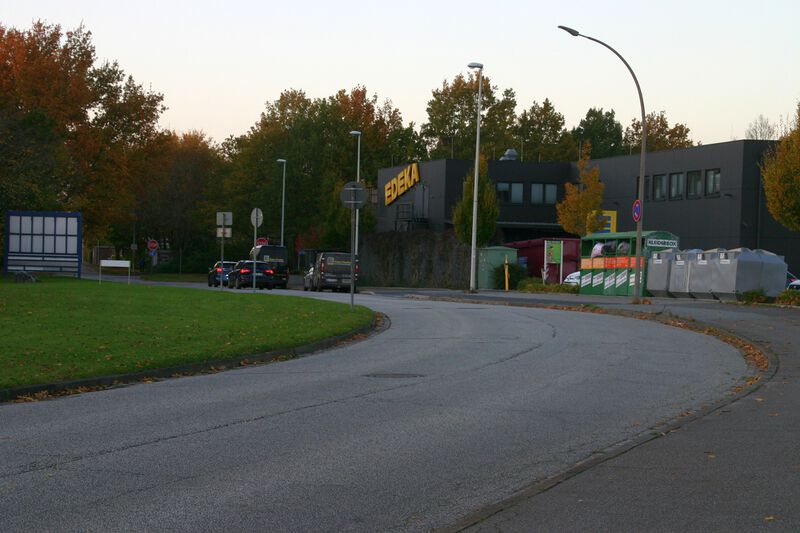 Datei:Dr-Hell-Straße Richtung Steenbeker Weg.JPG
