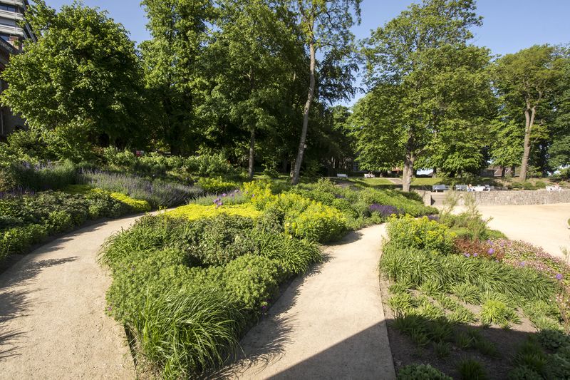 Datei:Schlossgarten 3.jpg