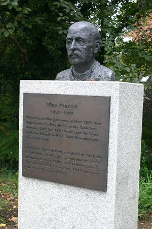 Max Planck Büste.JPG