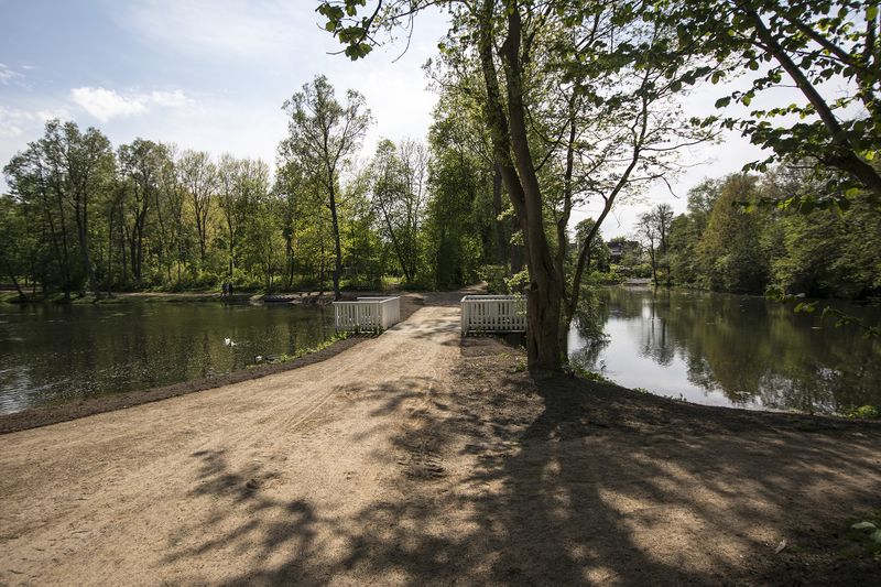 Datei:Schwanenseepark 1.jpg