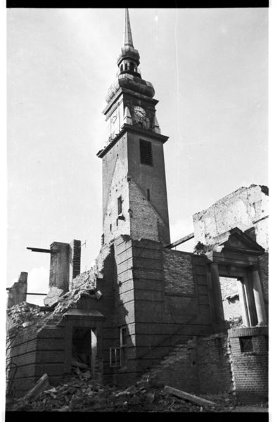 Datei:Lutherkirche Ruine 1957.jpg