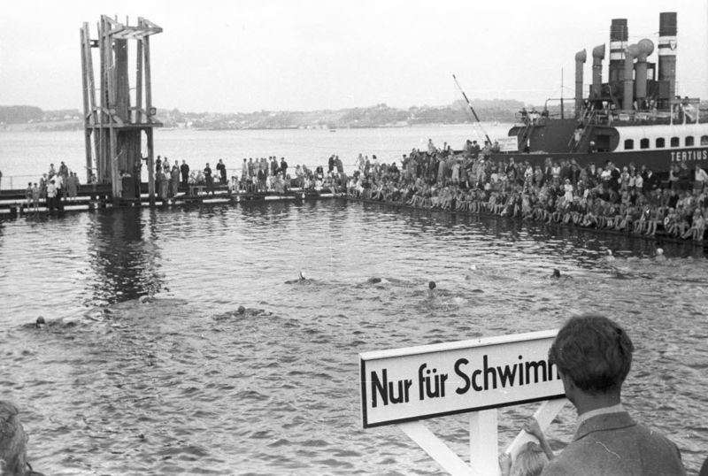 Datei:Wiedereröffnung Seebad Düsternbrook 87472.jpg