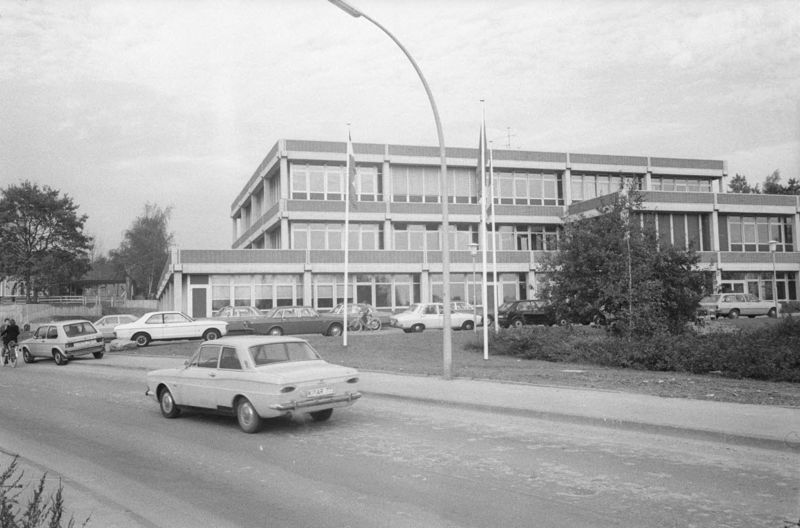 Datei:Gymnasium Elmschenhagen.jpg