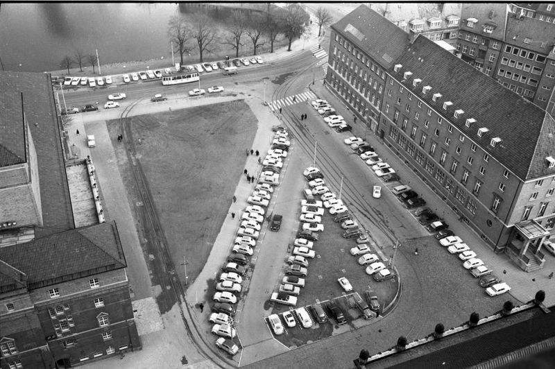Datei:Rathausplatz 1965.jpg