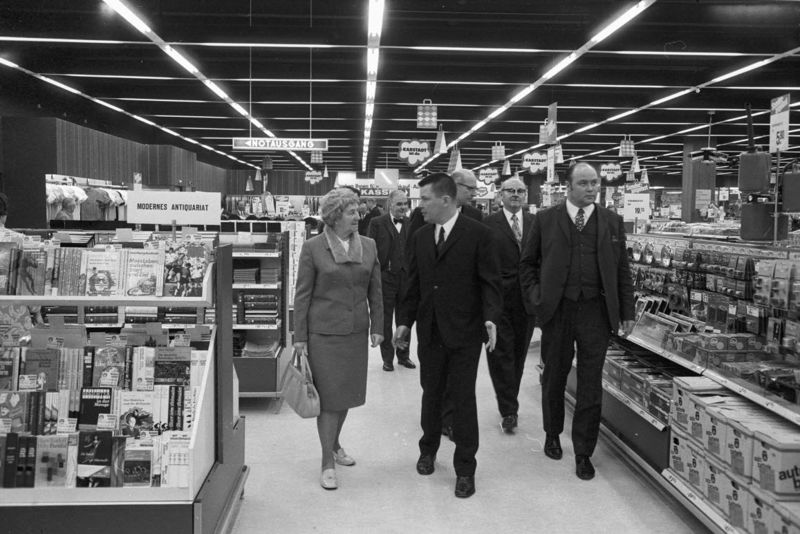 Datei:Karstadt Hohenrade 02 1971.jpg