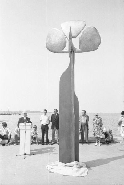 Datei:Windspiel für Graf Luckner 1973.jpg