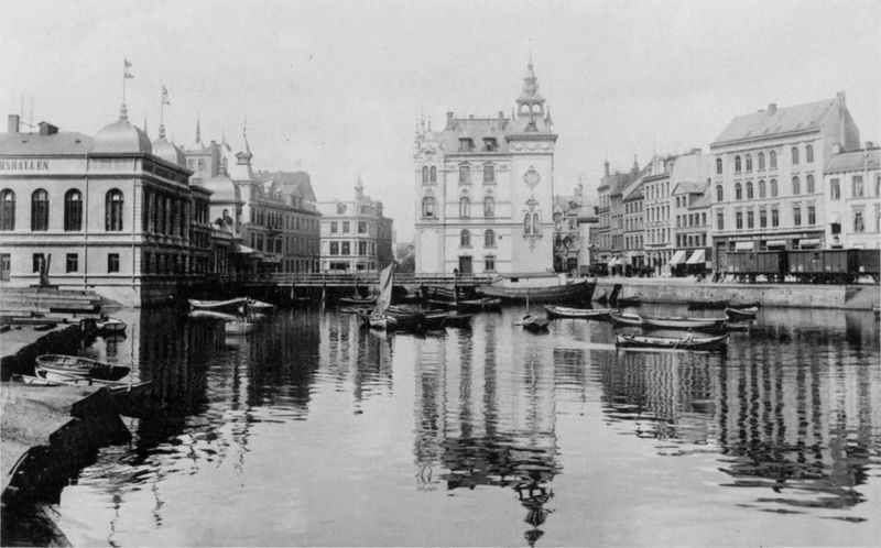 Datei:Bootshafen Reichshallen Börse.jpg