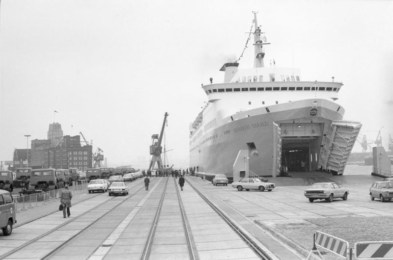 Datei:Medienarchiv 4.jpg