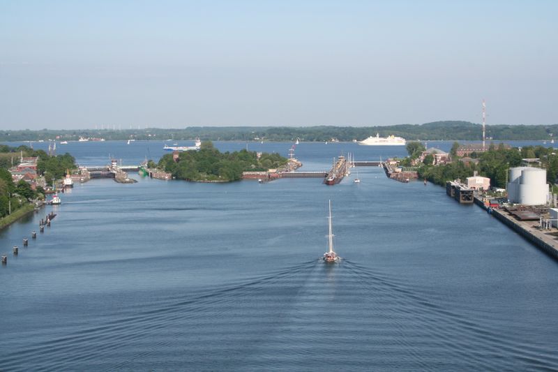 Datei:Holtenauer Schleusen.jpg