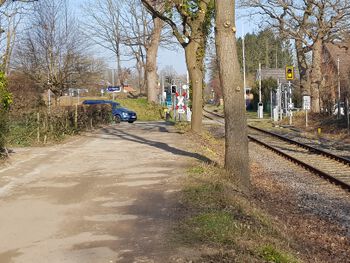 Blick in Richtung Richtung Bahnübergang Oppendorfer Weg und Bahnhaltepunkt Oppendorf
