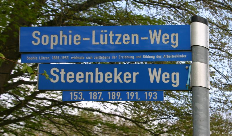 Datei:Sophie-Lützen-Weg Straßenschild mit Hinweis.jpg