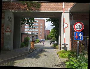 Heinrich-Hecht-Platz vom Westring.jpg