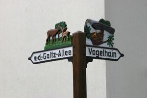 Straßenschild Vogelhain.JPG