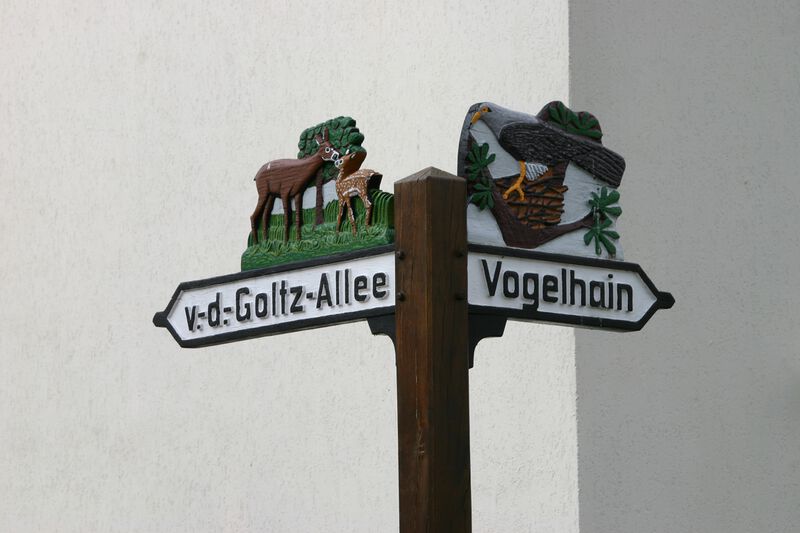 Datei:Straßenschild Vogelhain.JPG