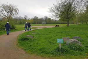 Quartiersplatz Suchsdorf.jpg