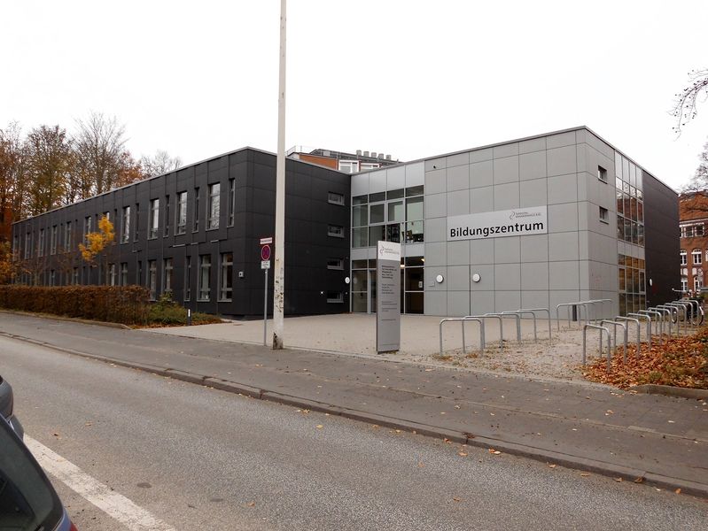 Datei:Bildungszentrum fuer Gesundheits- und Pflegeberufe.jpg