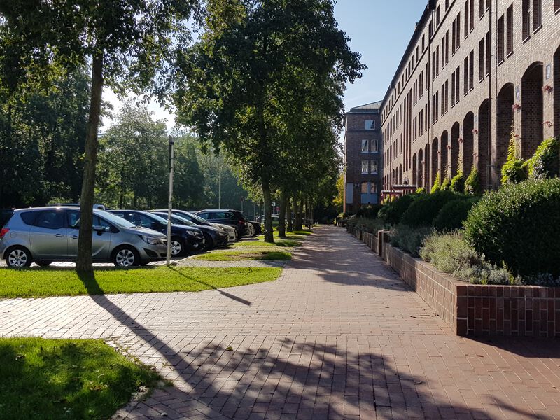 Datei:Adolf-Westphal-Straße Richtung Süden.jpg