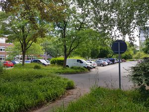 Otto-Hahn-Platz nach Süden.jpg