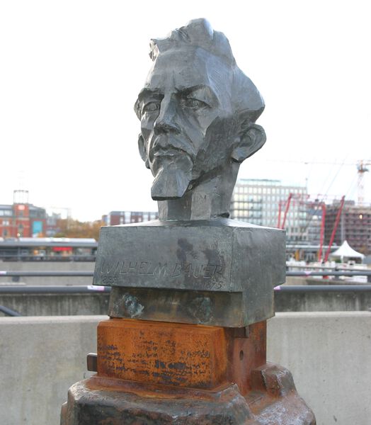 Datei:Germaniahafen Büste Wilhelm Bauer.jpg