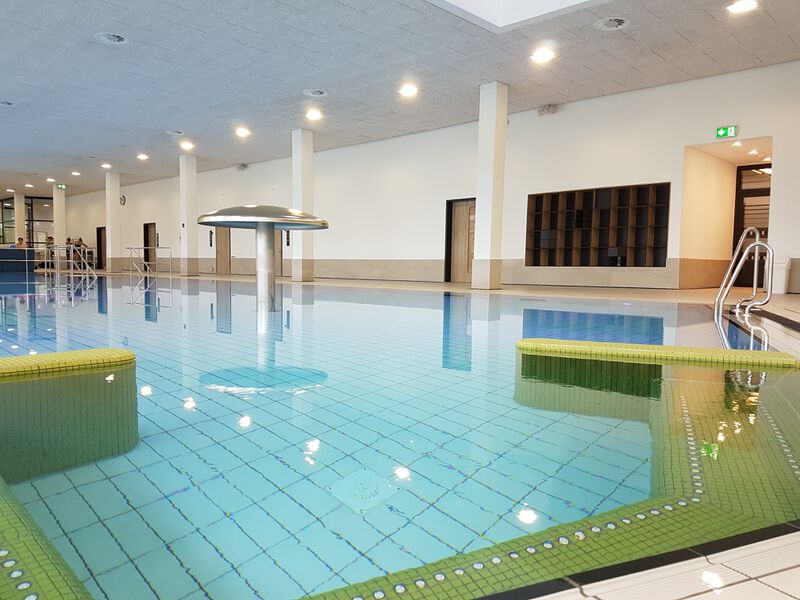 Datei:Hörnbad Freizeitbecken2 2019-05-16.jpg