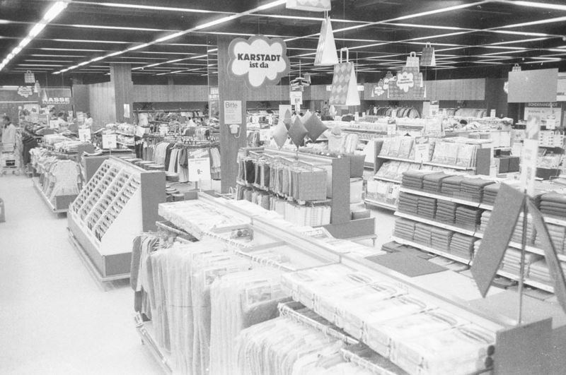 Datei:Karstadt Hohenrade Dekor.jpg