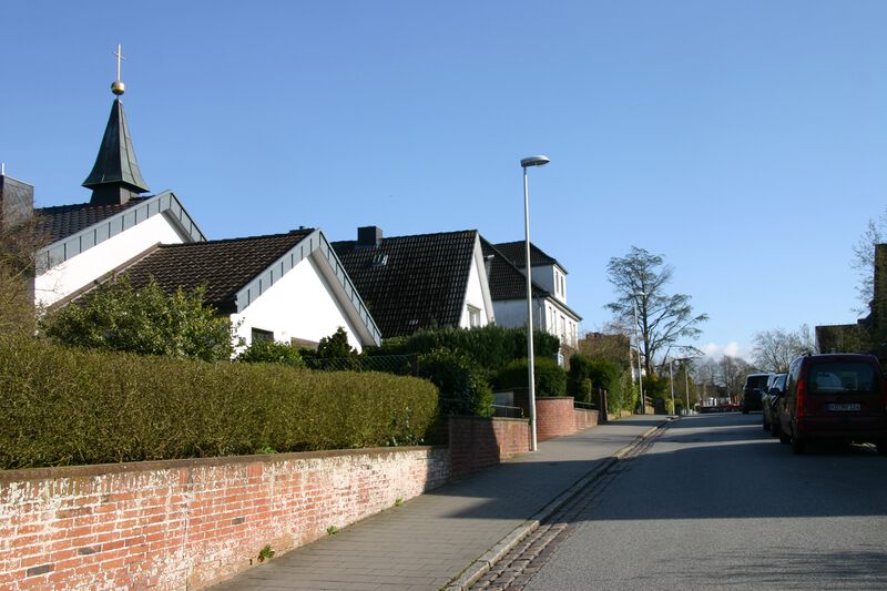 Datei:Nelkenweg mit Kirche der Evangeliumschristen.jpg