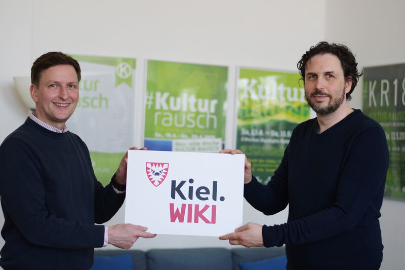 Datei:Uebergabe Kiel-Wiki Logo 200422.jpg