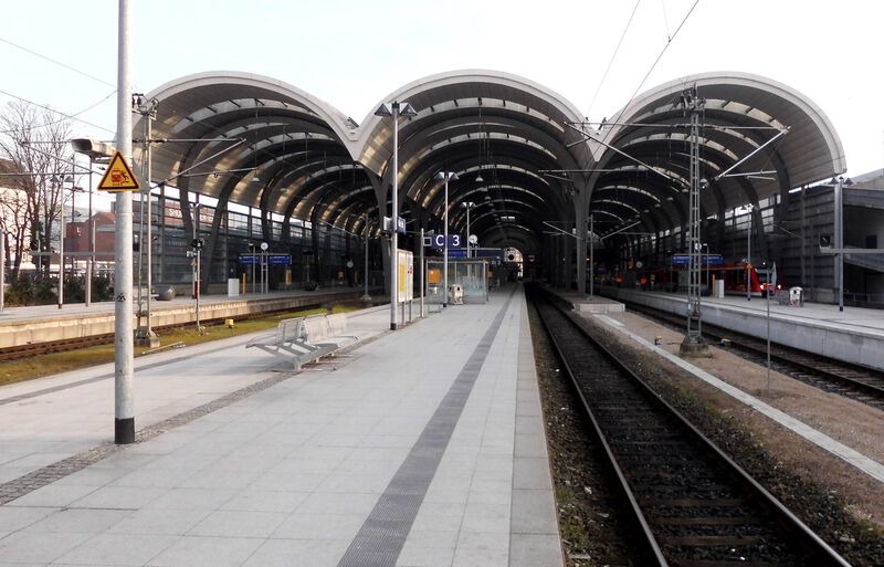 Datei:Bahnhofshalle HBF.jpg