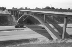 Autobahnbruecke.jpg