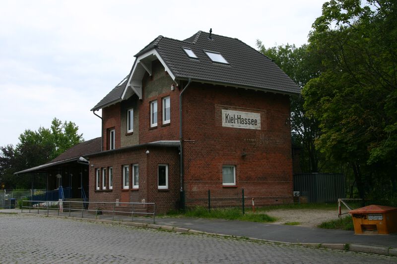 Datei:Altenrade Ehemaliger Bahnhof Hassee.JPG