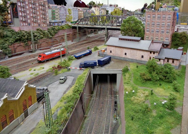 Datei:MEC Bahnhof Einfahrt.JPG