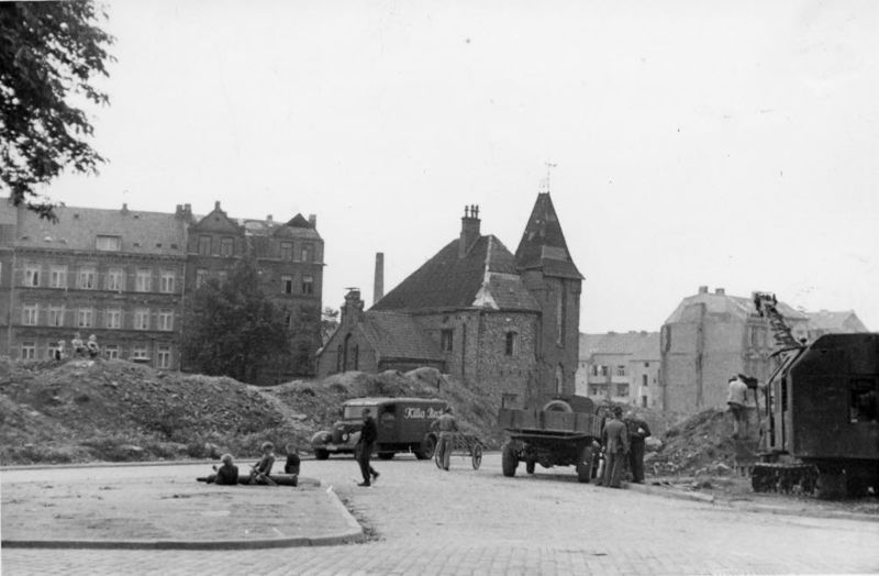 Datei:Trümmerräumung Feuerwache Süd.jpg