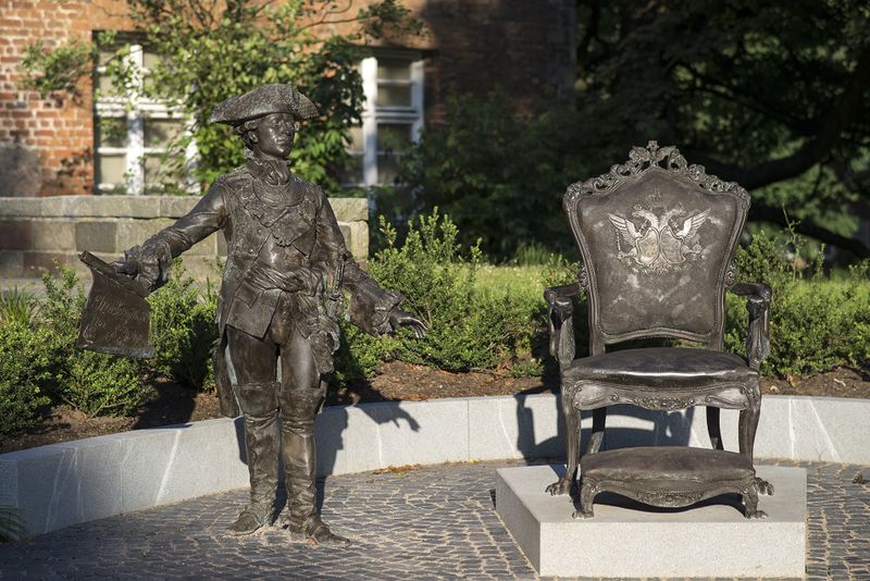 Datei:Denkmal Zar Peter III.jpg