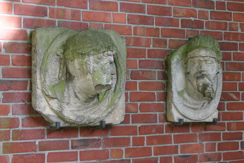 Datei:Räuberköpfe Krusenrott.jpg