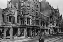 Zerstörung der Schloßgarten-Bebauung im Mai 1944; vorne Haus Nr. 6
