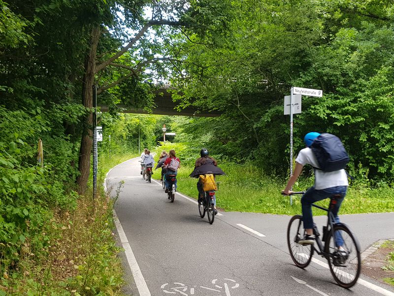 Datei:Veloroute 10 bei Neufeldtstraße.jpg